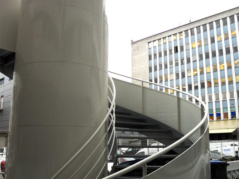 Escalier personnalisé colimaçon en métal sur Rennes